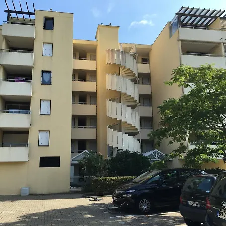 Avec Acces Direct A La *